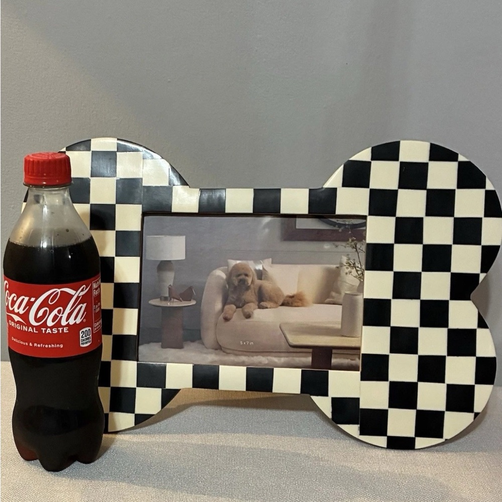 Dog Bone-Shaped Photo Frame 14”x9” For a 5x7 photo Black & White Checked NEW - Picture 2 of 7
